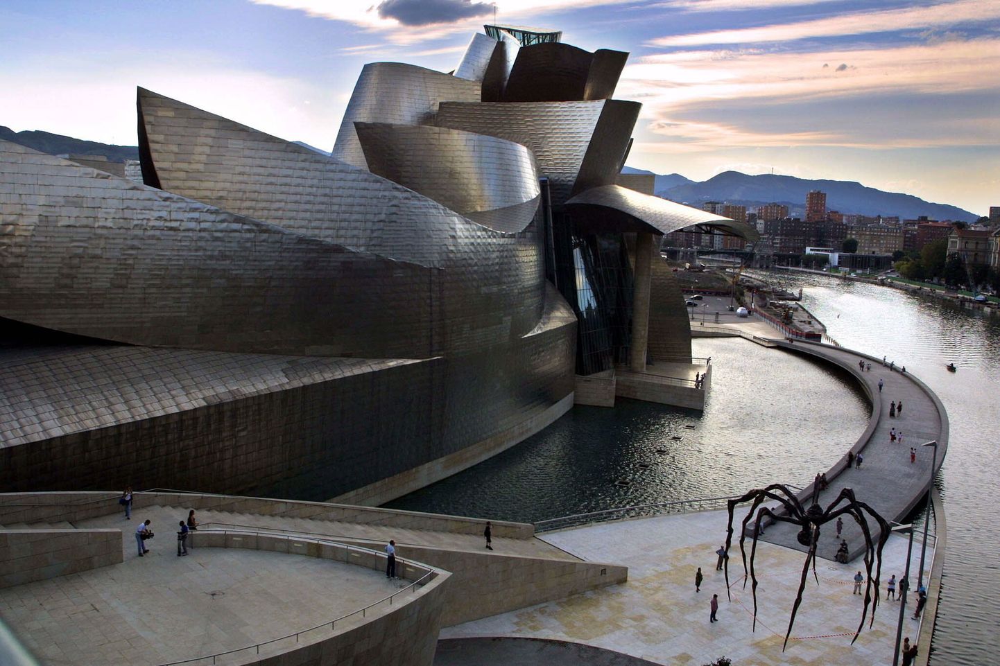Guggenheimi muuseum Hispaanias Bilbaos.