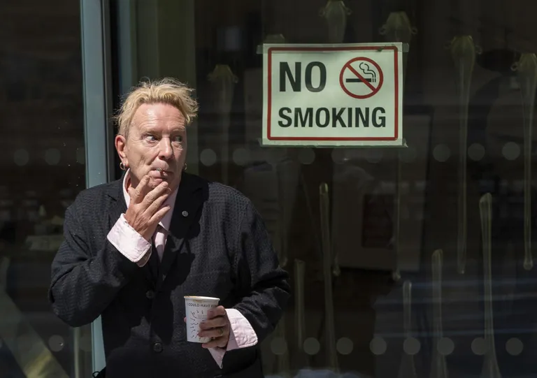 John Lydon ehk Johnny Rotten 2021 bändikaaslaste vastu kohtus.