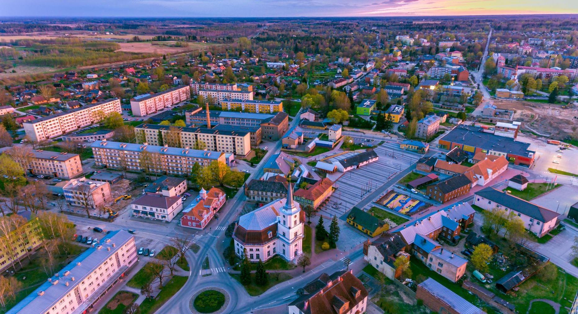 Valga linn on paljurahvuseline, muu hulgas on seal Eesti suurim mustlaste ehk romade kogukond.