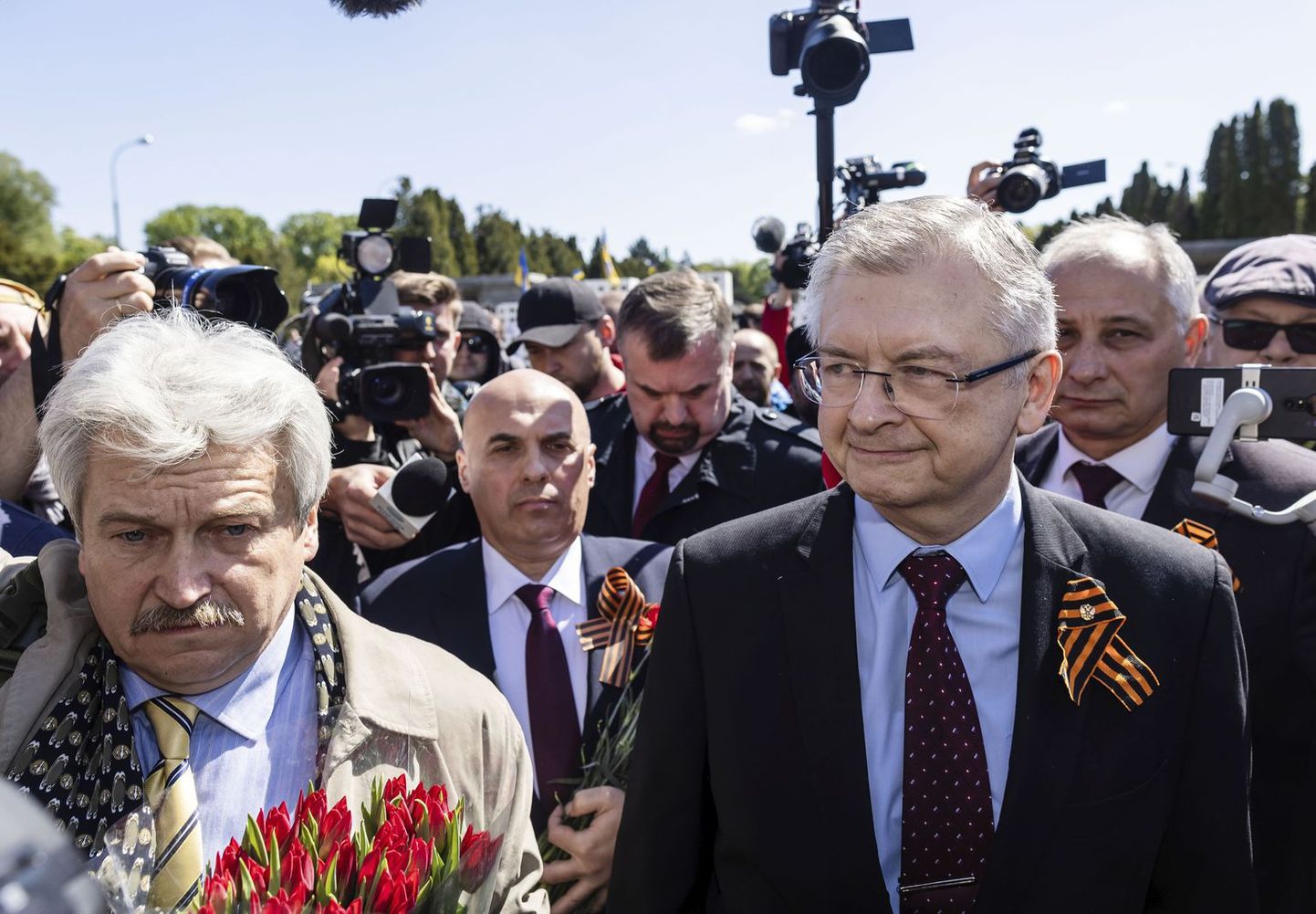 Посол России в Польше Сергей Андреев (справа). 9 мая 2023 года.