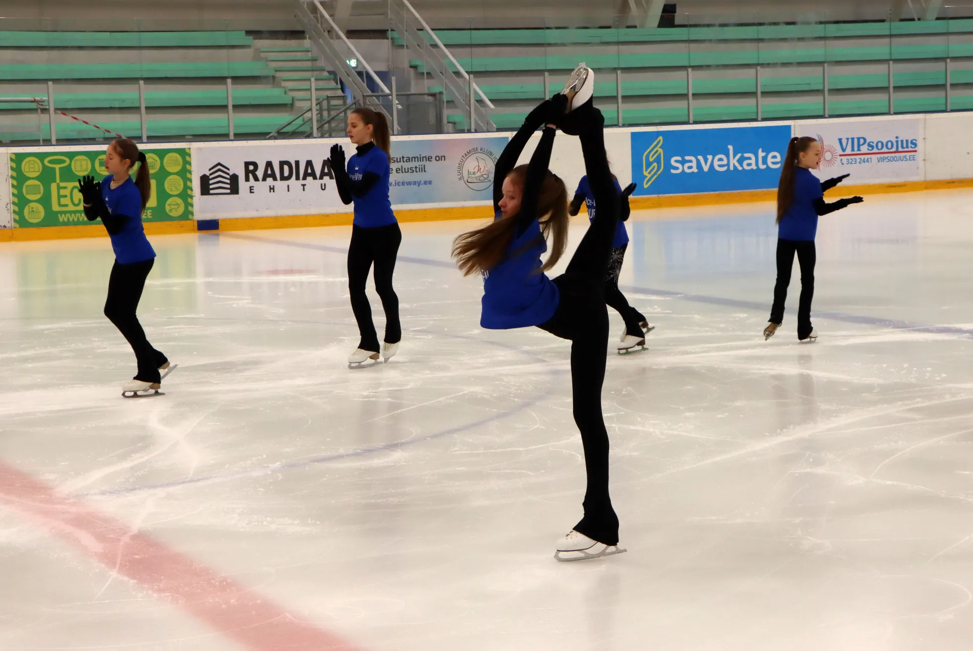 Юные фигуристы из клуба "Ice way" показали свое мастерство.