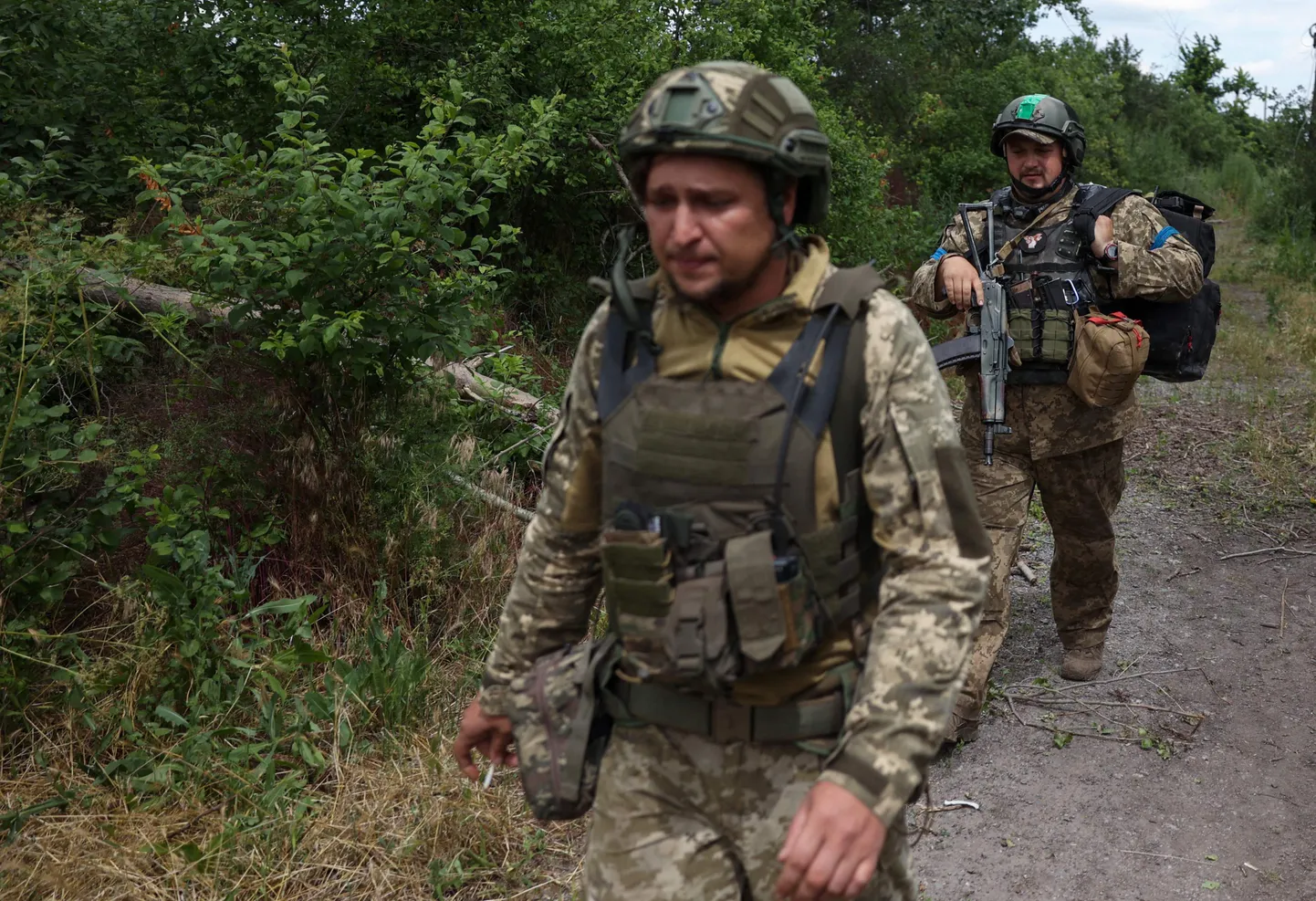 Ukraina sõdurid Blahodatne külas, kahe kilomeetri kautugsel Urožainest, 16. juunil 20203. aastal.