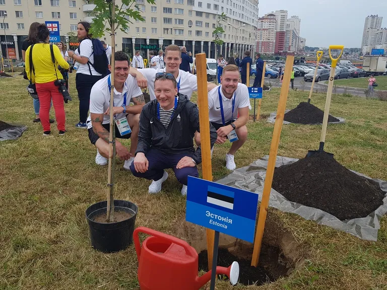 Eesti esindajad Eesti puuga.