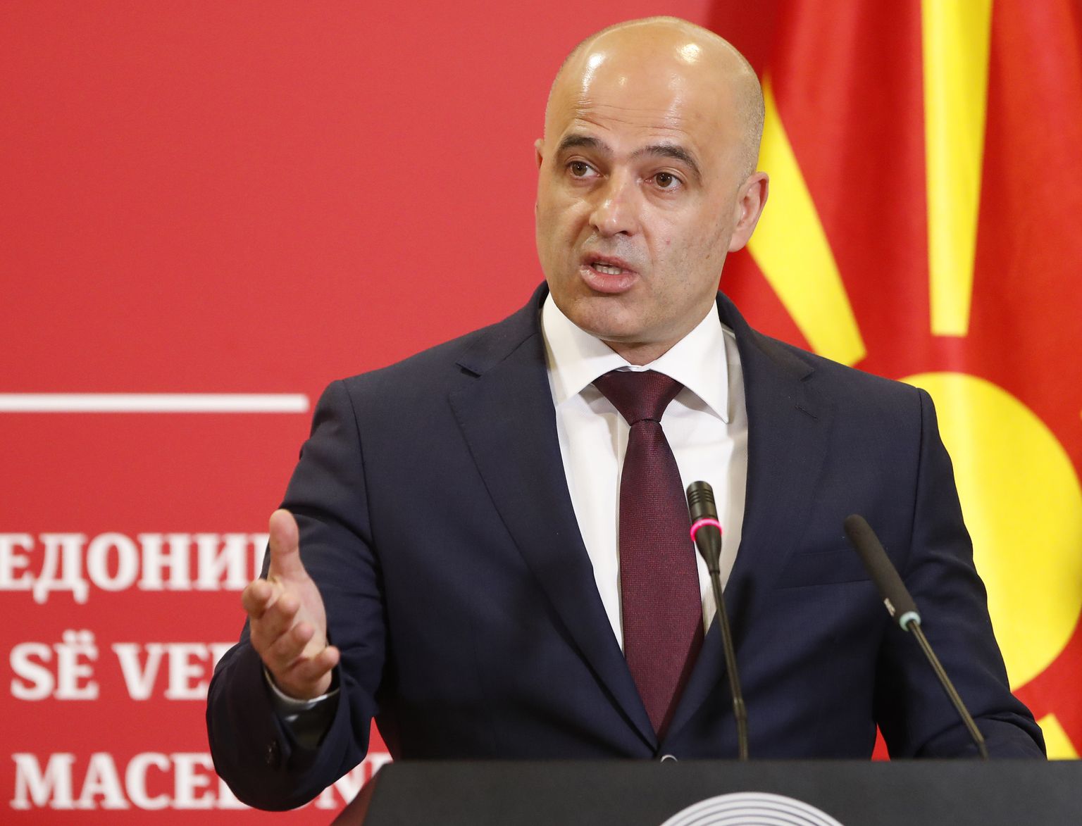 Põhja-Makedoonia peaminister Dimitar Kovačevski tänasel pressikonverentsil.