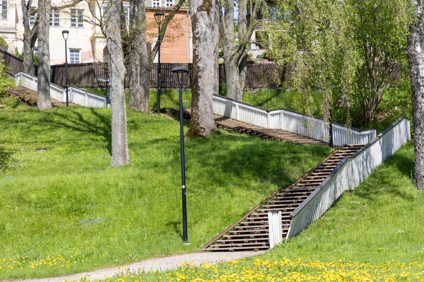 Viljandi Trepimägi on selline viimaseid nädalaid. Kui linn avas ettevõtete pakkumised selle uueks ehitamiseks, selgus, et hind on peaaegu poole soodsam, kui esialgu oli plaanitud.