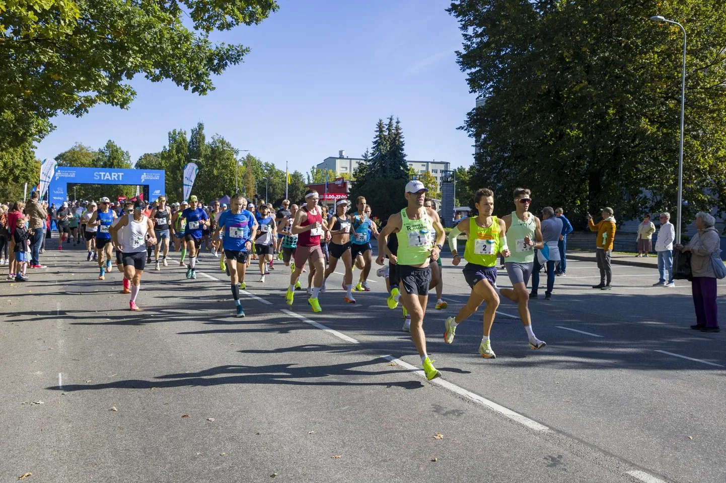 42. Viking Window Paide-Türi rahvajooksu esikolmik näitas oma kiirust avameetritest alates. Leonid Latsepov (nr 2) tuli esimeseks, teine oli Tiidrek Nurme (1) ja kolmas Karel Hussar (3).