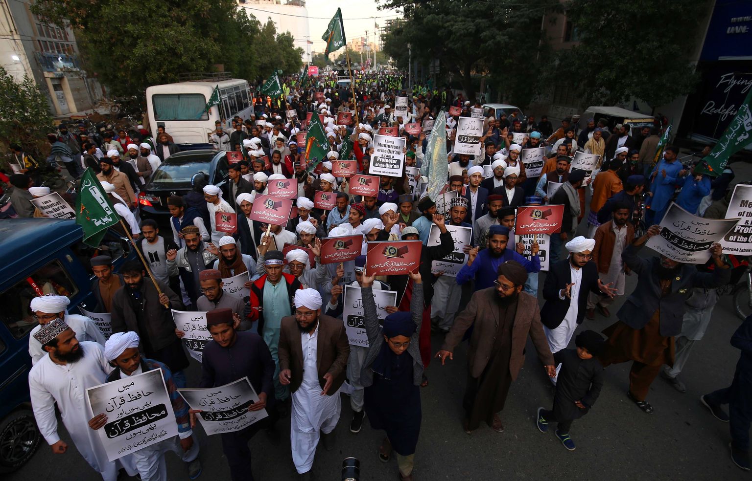 Tuvajos Austrumos notiek protesti pret Korāna apgānīšanu Zviedrijā un Nīderlandē