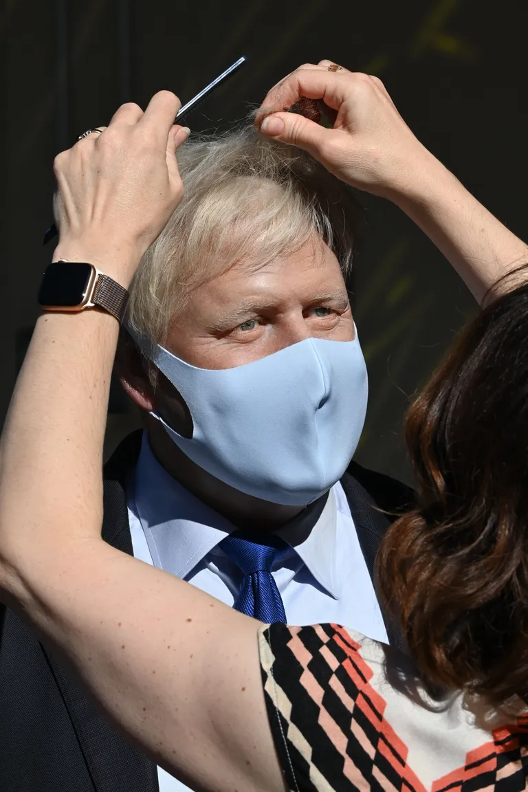 Ühendkuningriigi peaministri Boris Johnsoni vahakuju sai pähe ka maski.