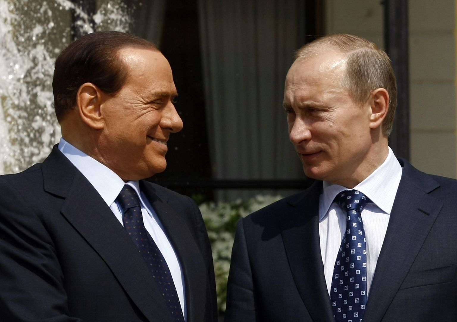 Сильвио Берлускони и Владимир Путин рады друг-другу.