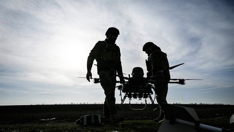 Ukrainas armija devusi virkni triecienu krievu spēkiem okupētajās teritorijās; īstenots uzbrukums arī dronu ražošanas centram