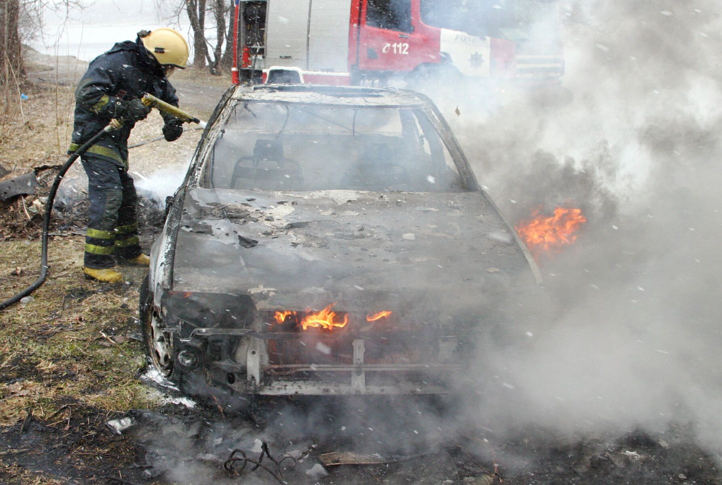 Põlenud auto. Foto on illustreeriv.