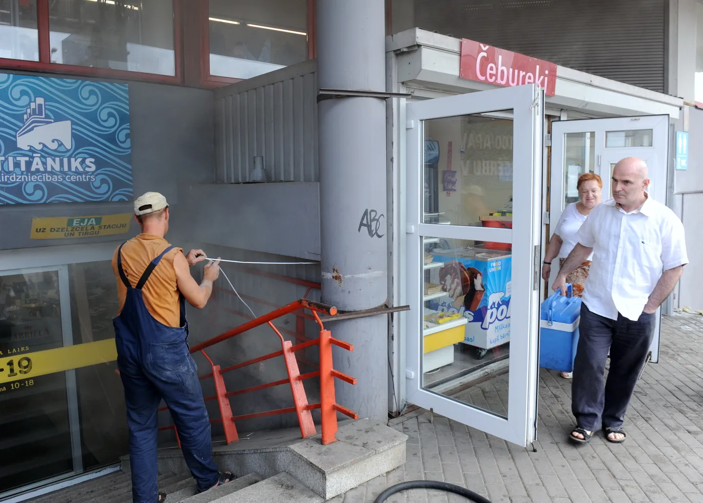 Вход в т/ц "Титаник"