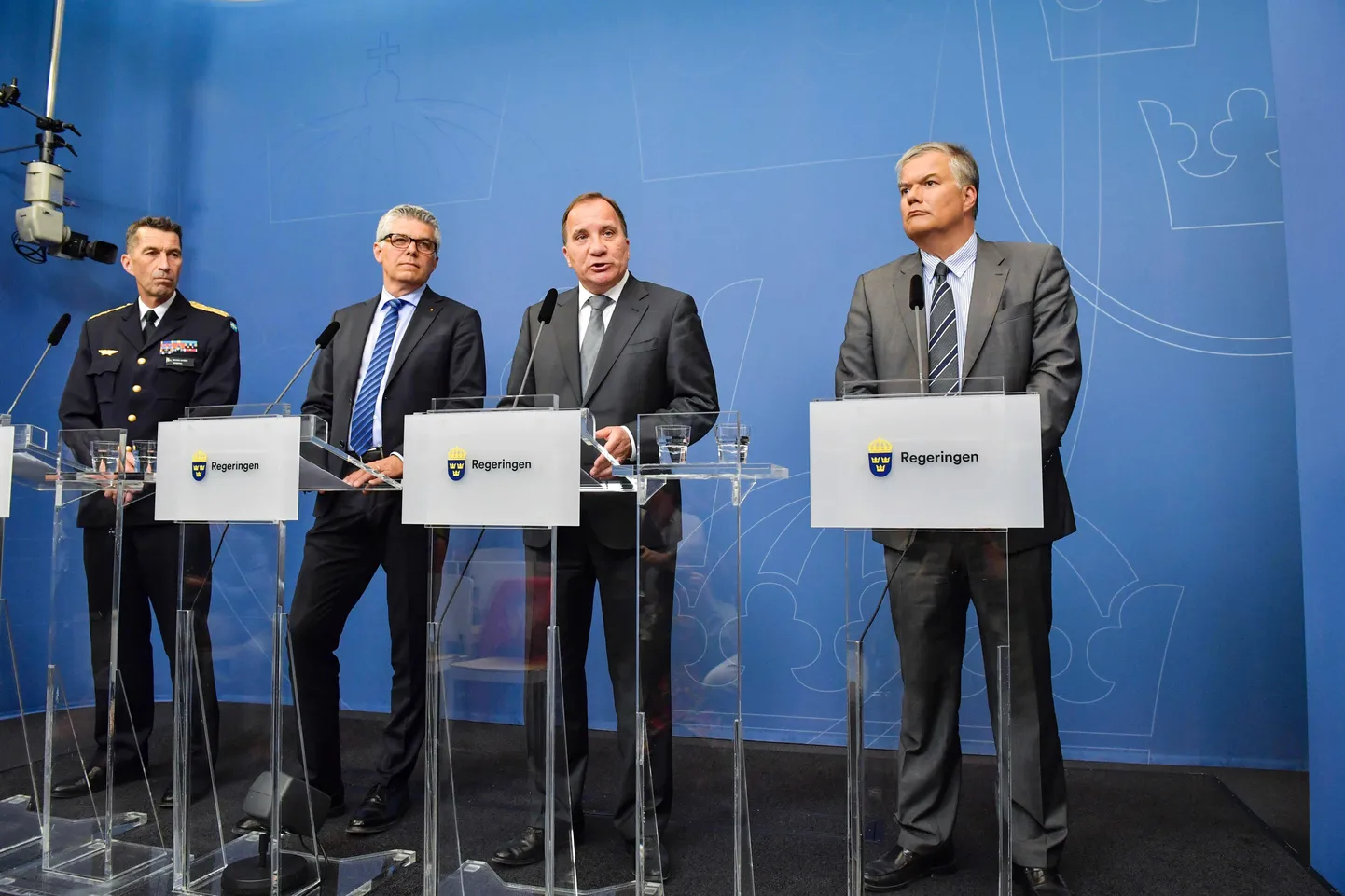 Vasakult paremale - Rootsi relvajõudude ülem Micael Byd, kaitsepolitsei juht Anders Thornberg, peaminister Stefan Löfven ja uus transpordiagentuuri juht Jonas Bjelfvenstam