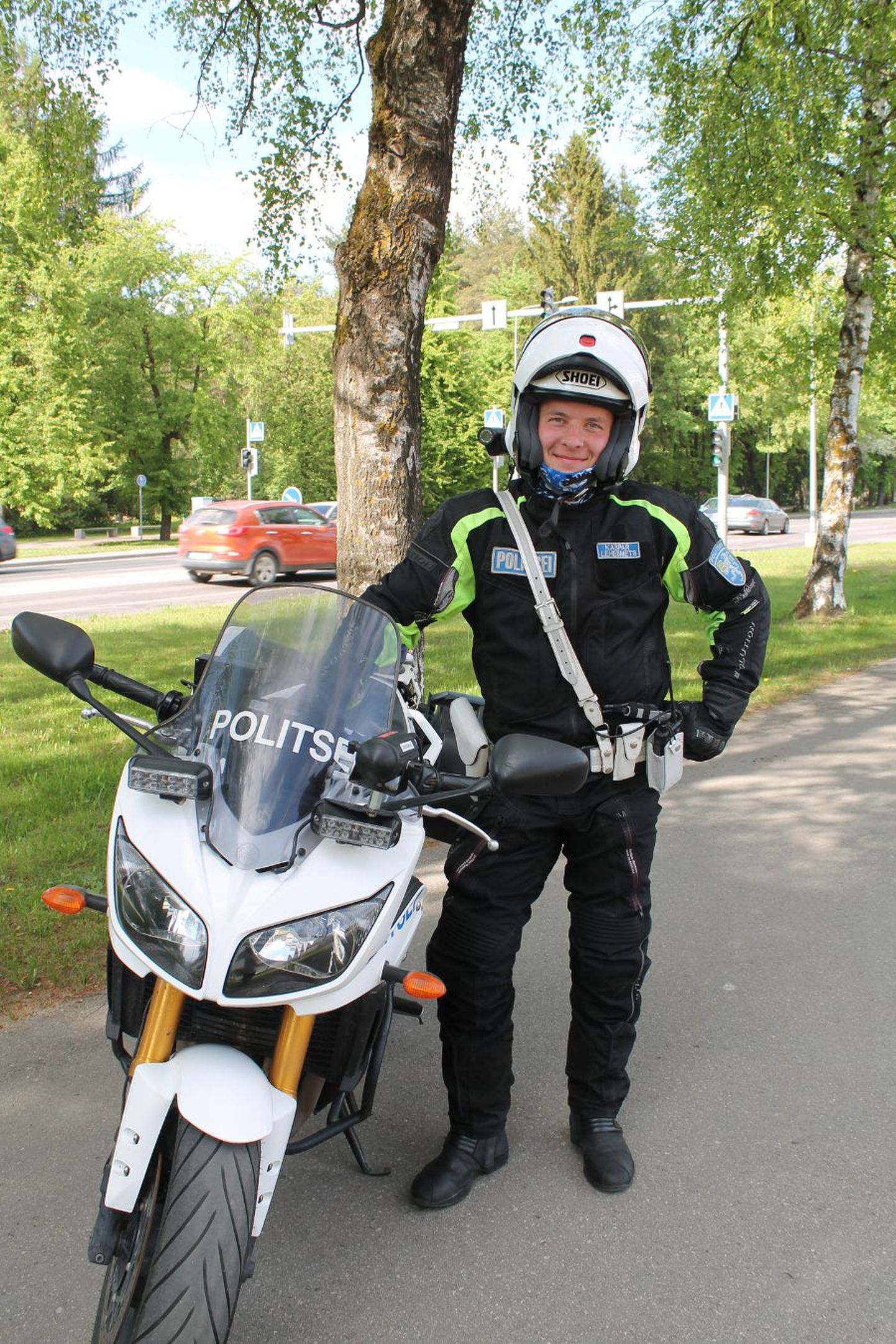 Mootorrattal patrulliv liikluspolitseinik Kaspar Lehesmets.