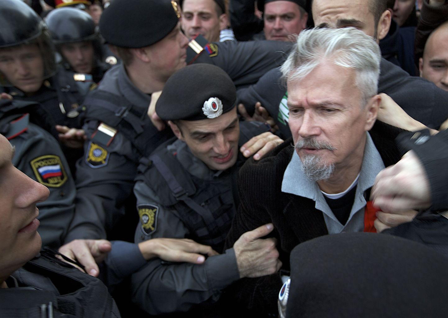 Venemaa opositsiooniaktivist Eduard Limonov eile Moskvas toimunud meeleavaldusel.