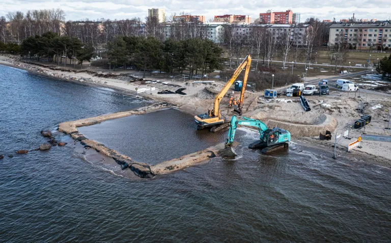 Õlireostuse likvideerimine Stroomi rannas.