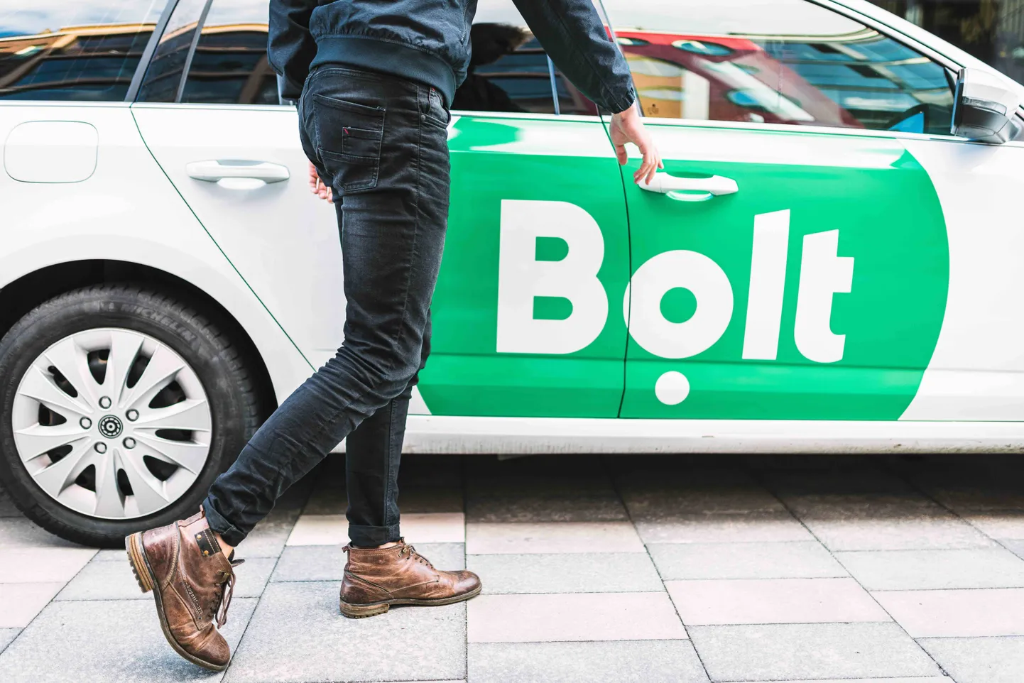 Автомобиль Bolt