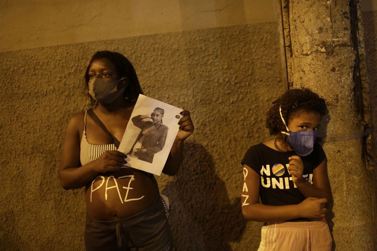 24-aastase lapseootel Kathleni surm tõi politseitulistamisest tüdinud brasiillased tänavale meelt avaldama.
