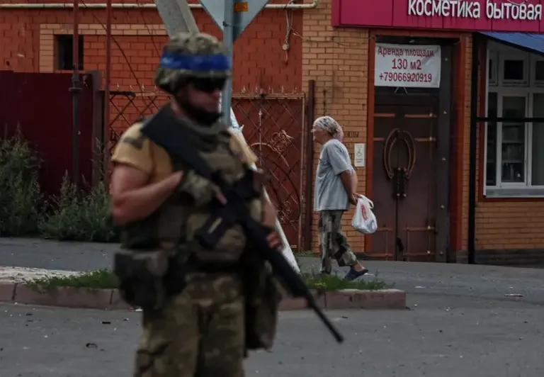 Украинский военный в российском городе Суджа.