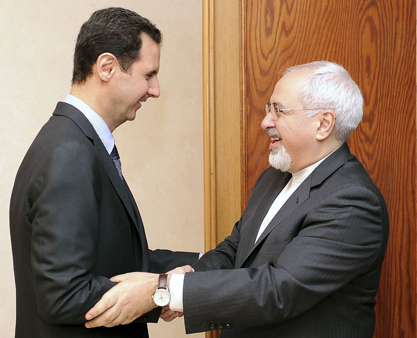 Süüria president Bashar al-Assad(vasakul) kohtus täna Damaskuses Iraani välisministri Mohammad Javad Zarifiga.