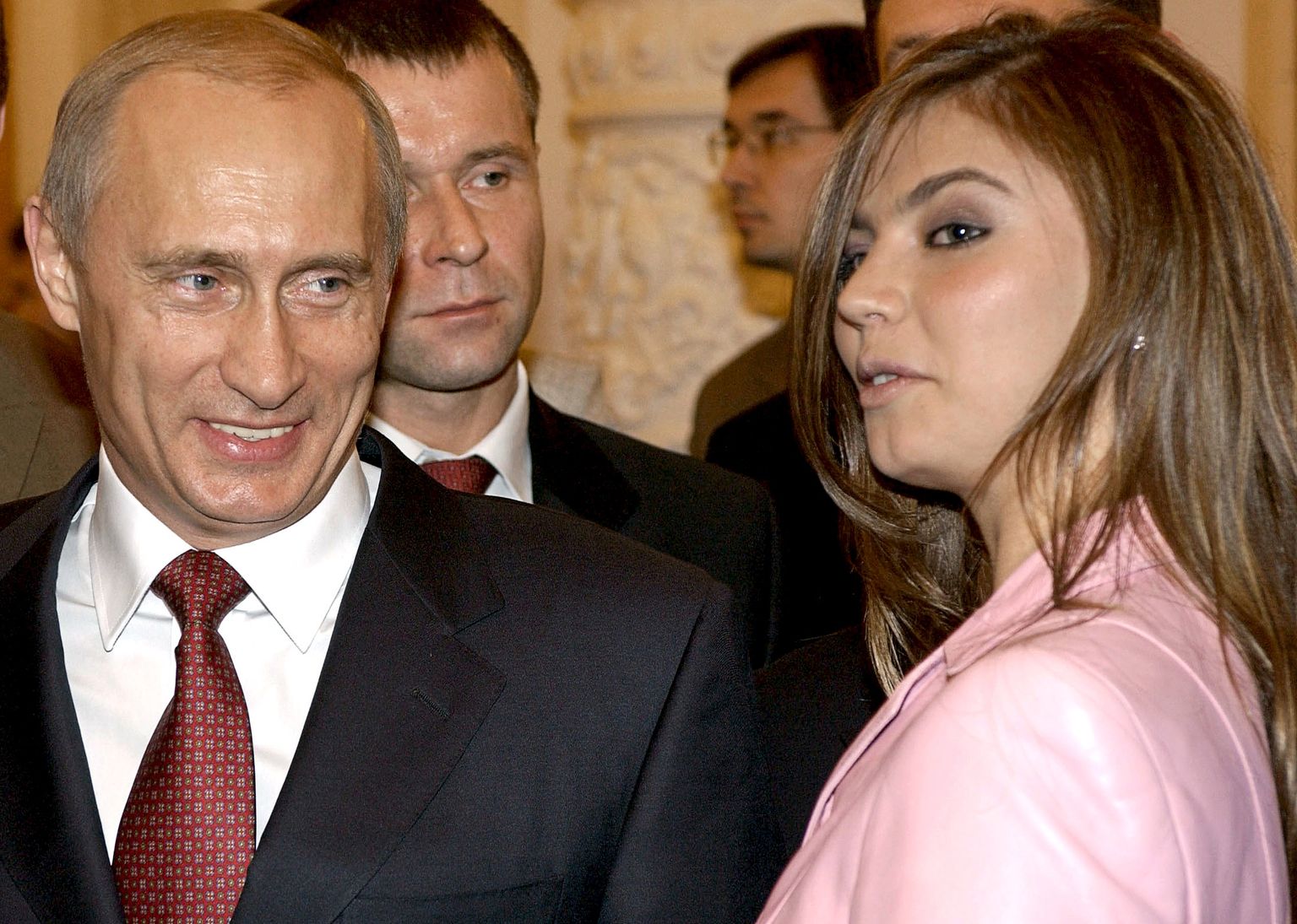 Vladimir Putin (vasakul) koos Alina Kabajevaga.