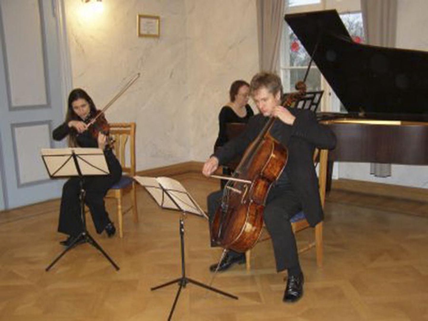 Olga Voronova, Diana Liiv ja Leho Karin esitavad rikkaliku kammermuusikakava.