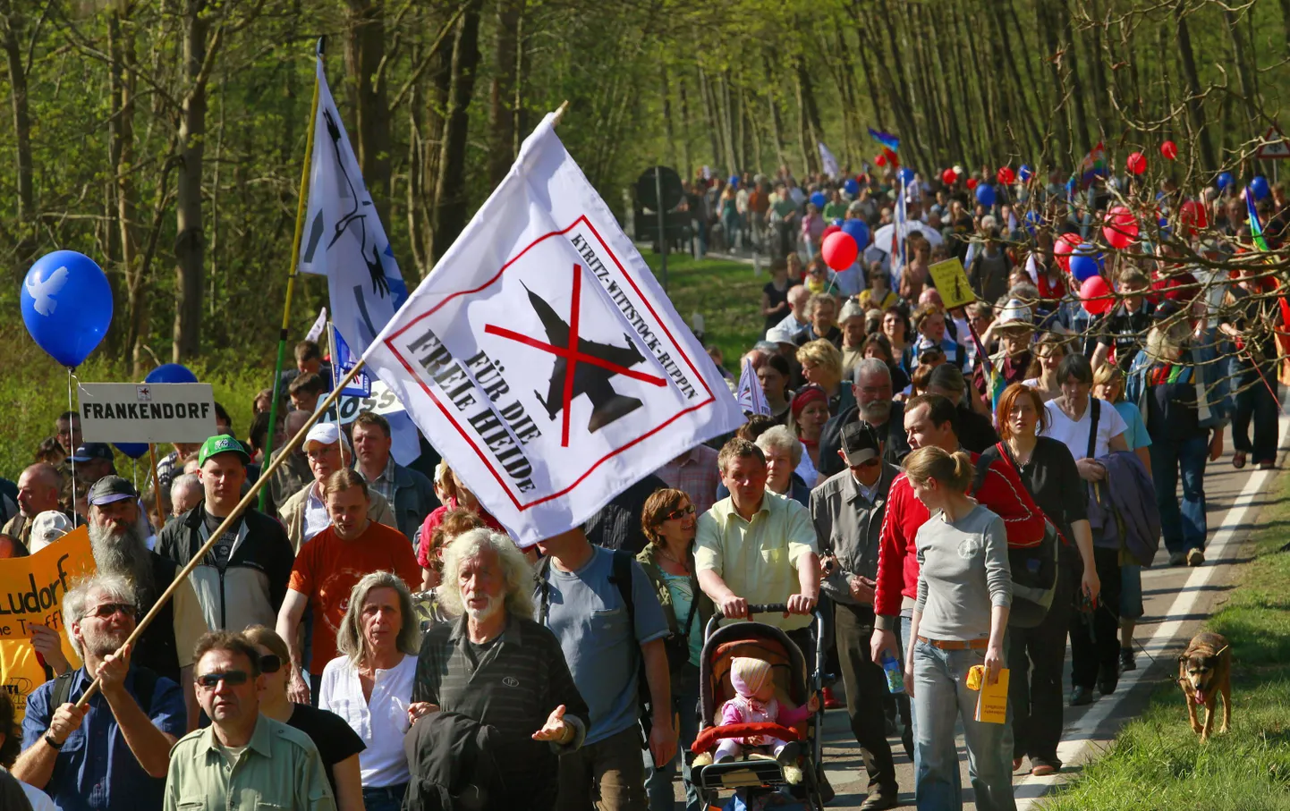 Bombodromi vastu protesteerijad aprillis 2009.