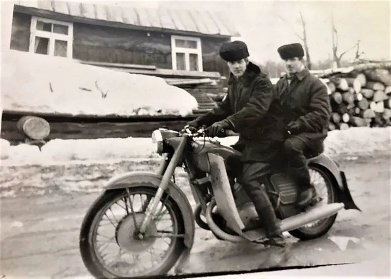 Любовь к мотоциклам у Леонида Шлендухова с детства.