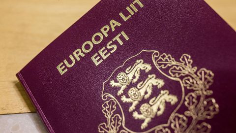 Hollandi lennujaamas vahistati võltsitud Eesti passidega türklased