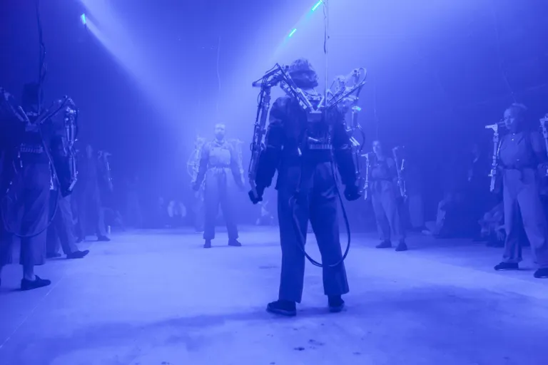 LP Demersi ja Bill Vorni «Infernos» sai osa publikust robotkäed, mida siis kunstnikud oma soovide järgi liigutasid, põnev ja efektne kogemus nii tantsiajtele kui vaatajatele.