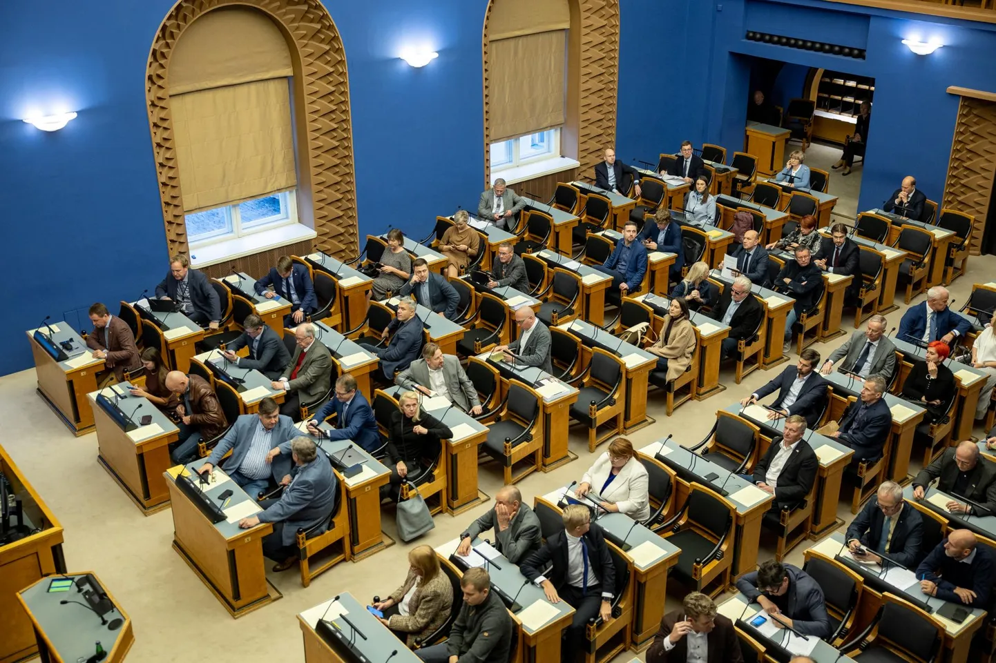 Riigikogu juhatus plaanib kuluhüvitiste puhul välja töötada ettepanekud, mida võiks tulevikus arutada ka suur saal.