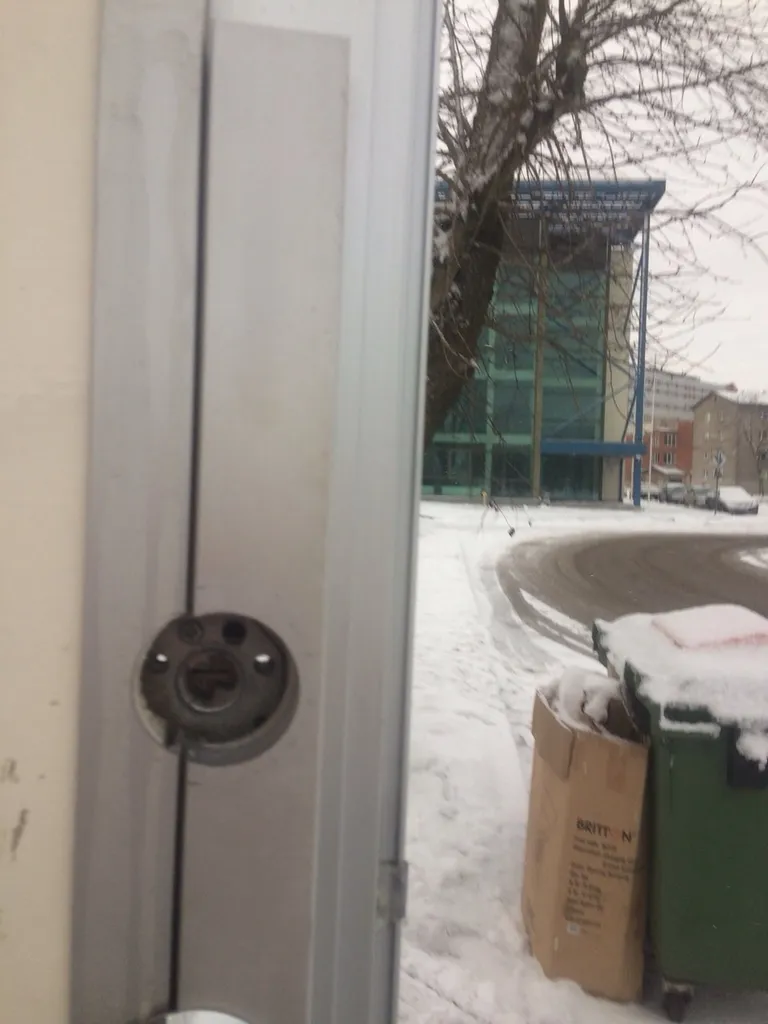 Tualetti pole võimalik seest lukustada.