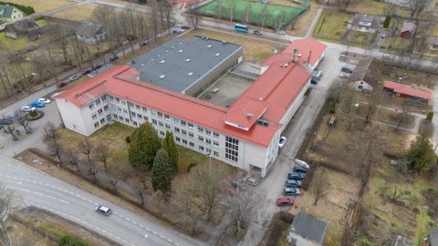 Suure-Jaani kooli ehitusplaani muutmisega paiskus õhku valetamissüüdistus