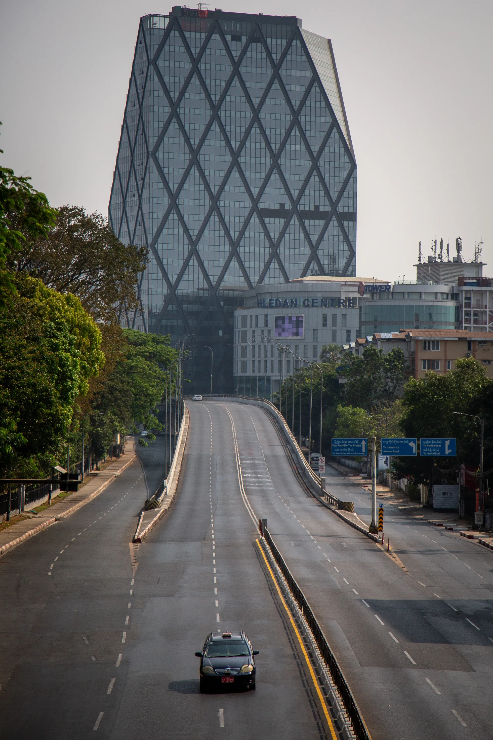 Endise pealinna Yangoni tänavad.