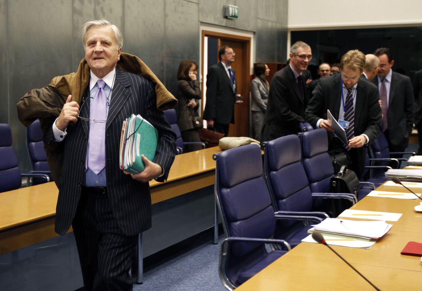 Euroopa Keskpanga president Jean-Claude Trichet saabumas Brüsselisse rahandusministrite nõupidamisele kaks nädalat tagasi.