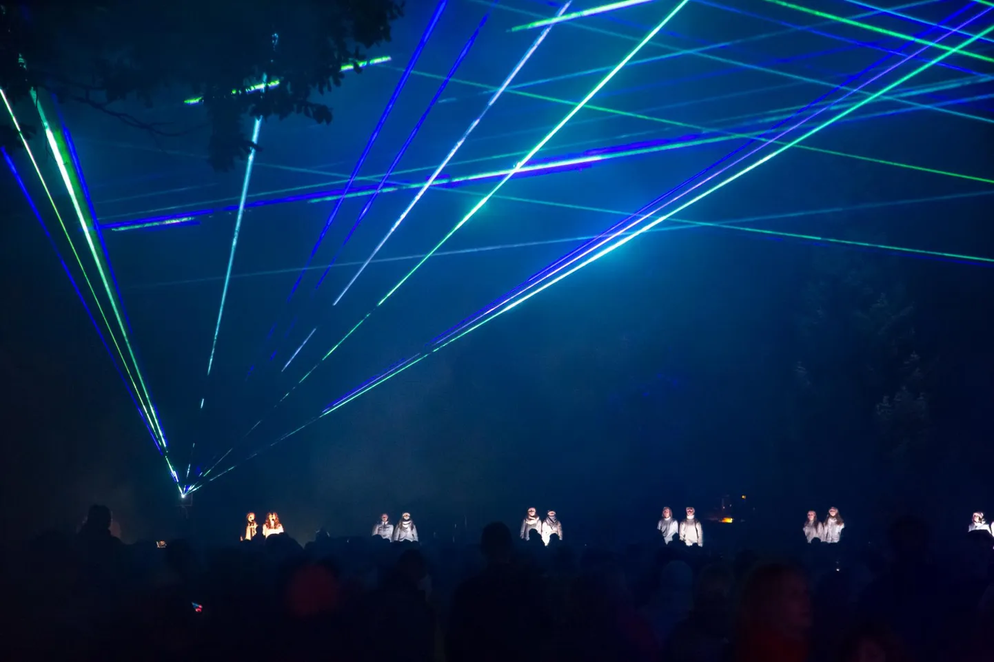 Valgusfestivali ÖÖvalgel mullune etendus Pärnu Rannapargis.