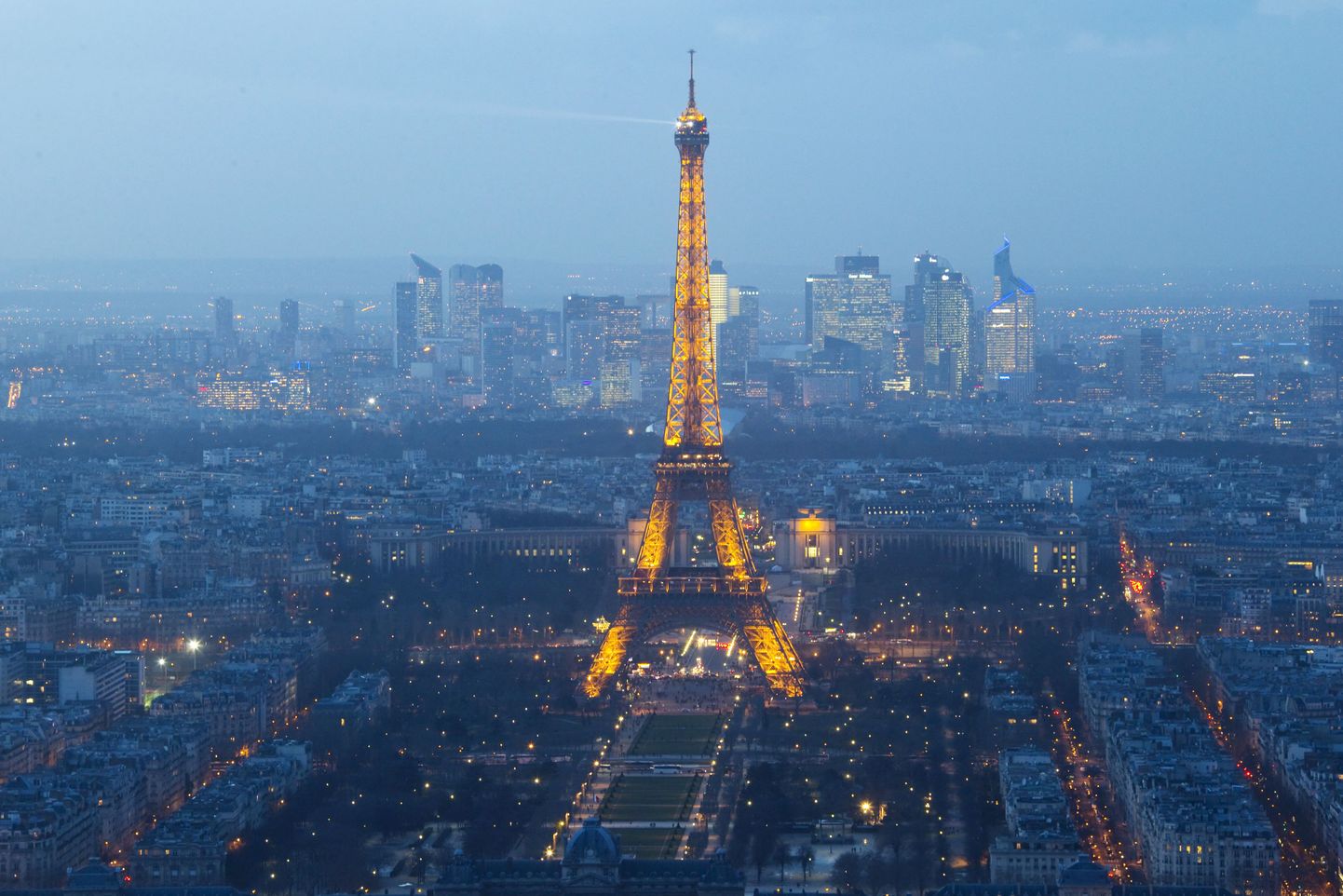Tundmatut drooni nähti sel nädalal ka Eiffeli torni läheduses.