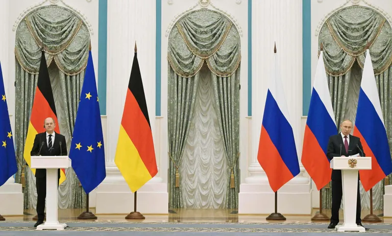 Saksamaa kantsler Olaf Scholz ja Putin Kremlis pressikonverentsil 15. veebruaril 2022.