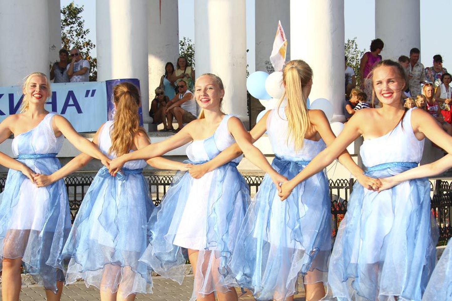 Jakobsoni kooli balletistuudio osales Odessas peetud rahvusvahelisel festivalil. Galakontserti on võimalik vaadata aadressil www.festival-dal.com.