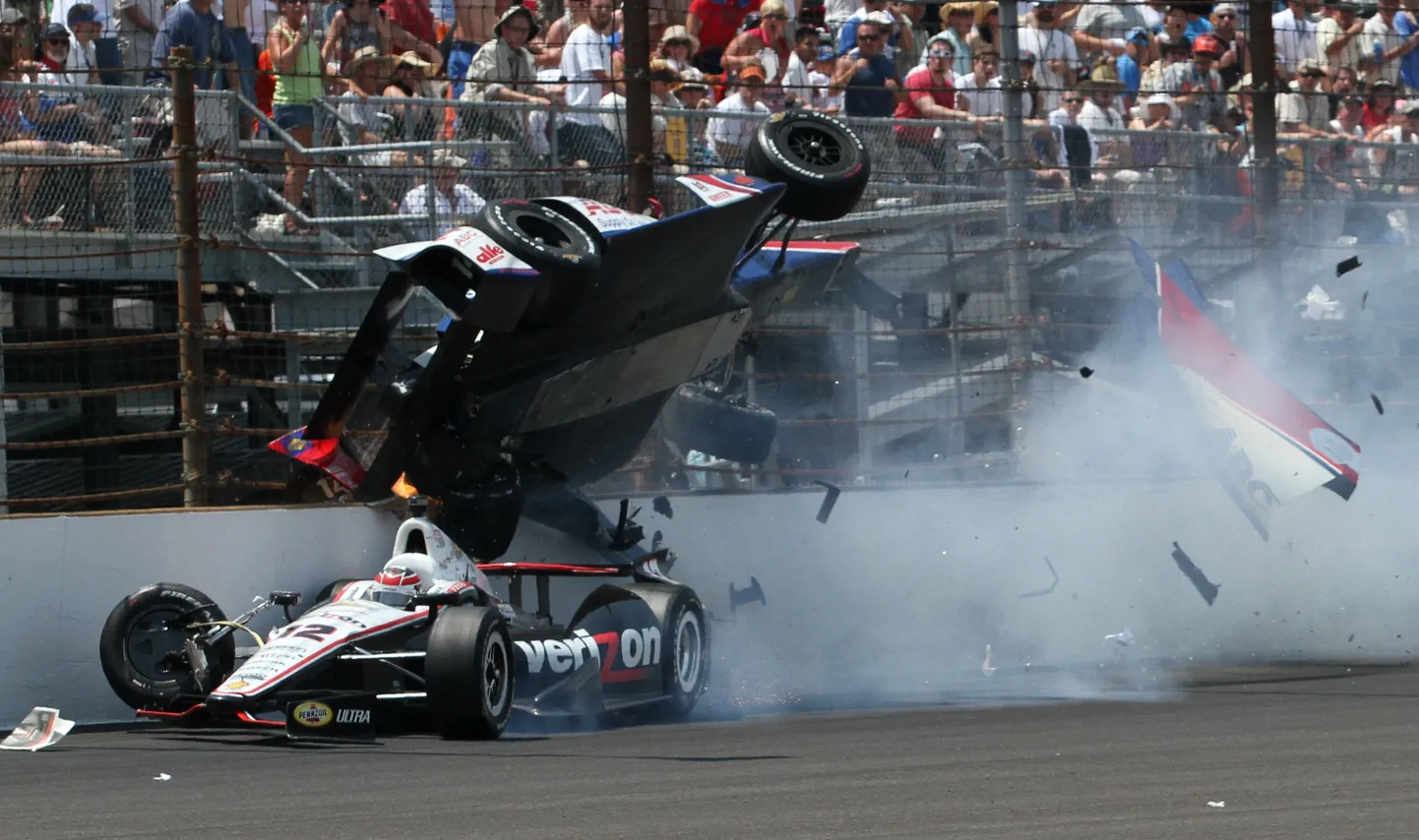 Tänapäeval on 83-aastane A.J. Foyt ametis IndyCari tiimibossina. Pildil kulutab tema raha britt Mike Conway (üleval). Foto pärineb Indianapolise 500 miili sõidult, mille Foyt sõitjakarjääri jooksul neljal korral võitis.