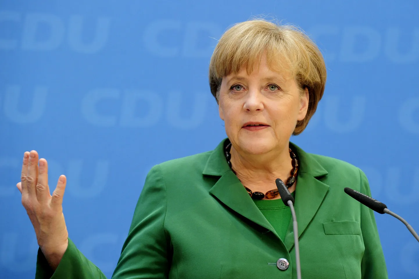 Saksamaa kantsler Angela Merkel täna pressikonverentsil.