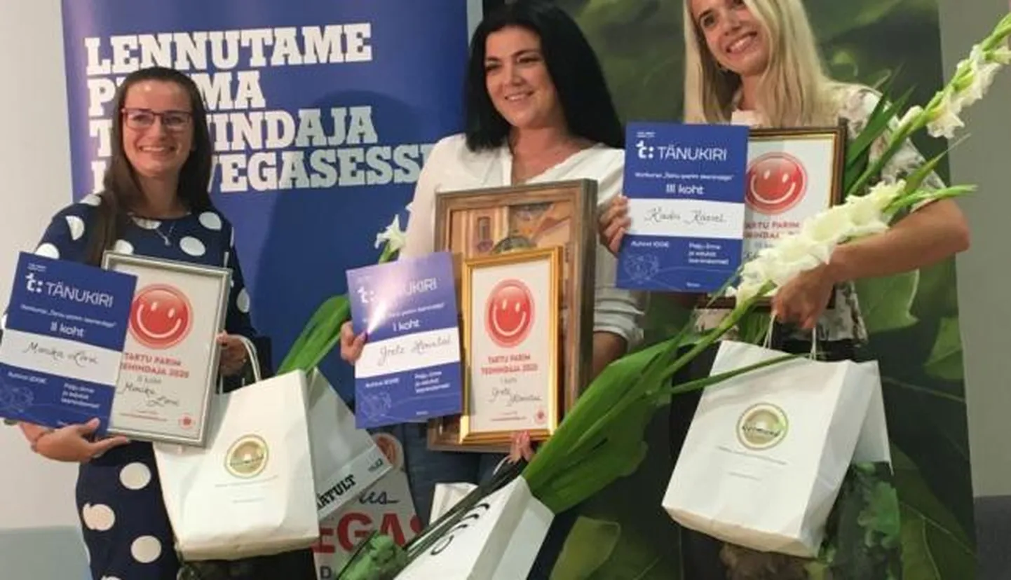 Tartu selle aasta parim teenindaja Grete Hovintal (keskel), teise koha saanud Monika Lorvi (vasakul) ning kolmanda koha vääriliseks tunnistati Kadri Käesel.