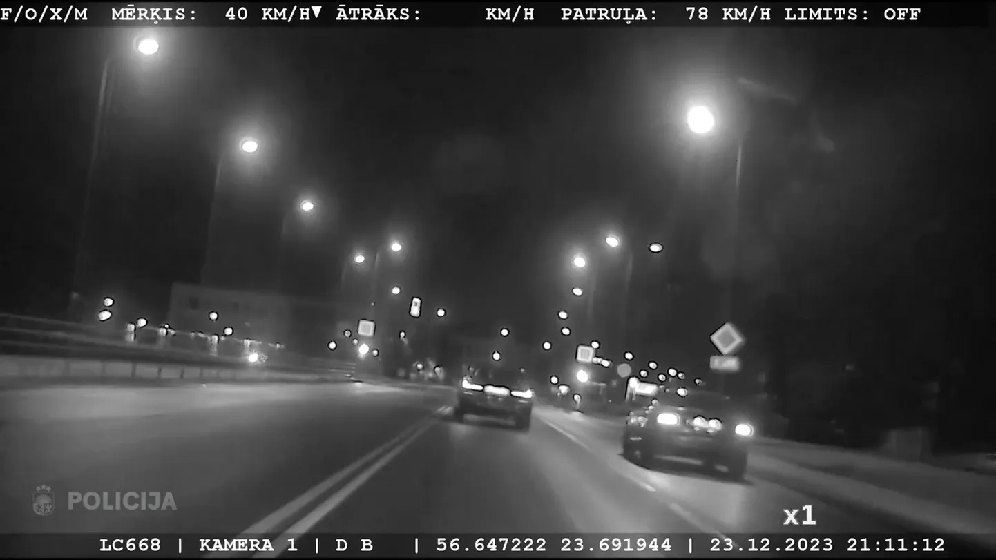 В Елгаве BMW и Audi ехали на скорости 140 км/ч.