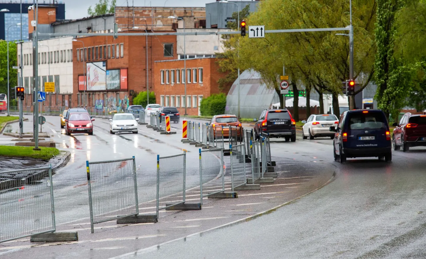 Tänavu kulgeb ligi 10 kilomeetri ulatuses võistlusrada Tartu kesklinnas. Eile õhtul olid aiad juba paigas.