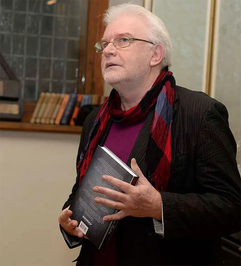 Grāmatas autors, žurnālists, grupas laikabiedrs Māris Papēdis 