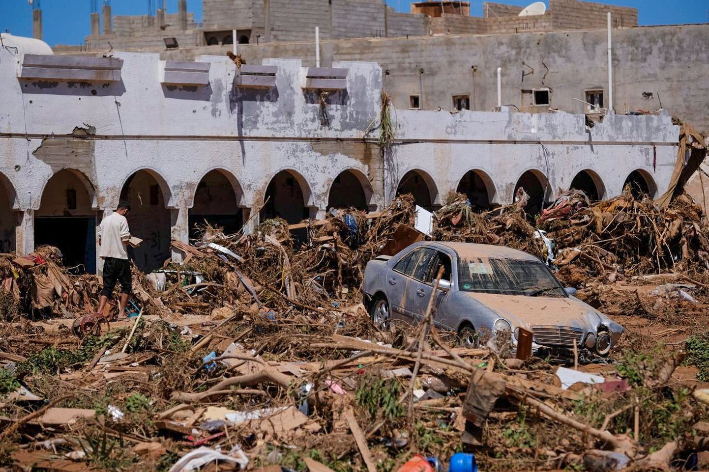 Tormi ja tulvavete tagajärjel kerkinud risuhunnik Dernah' linnas Liibüas.