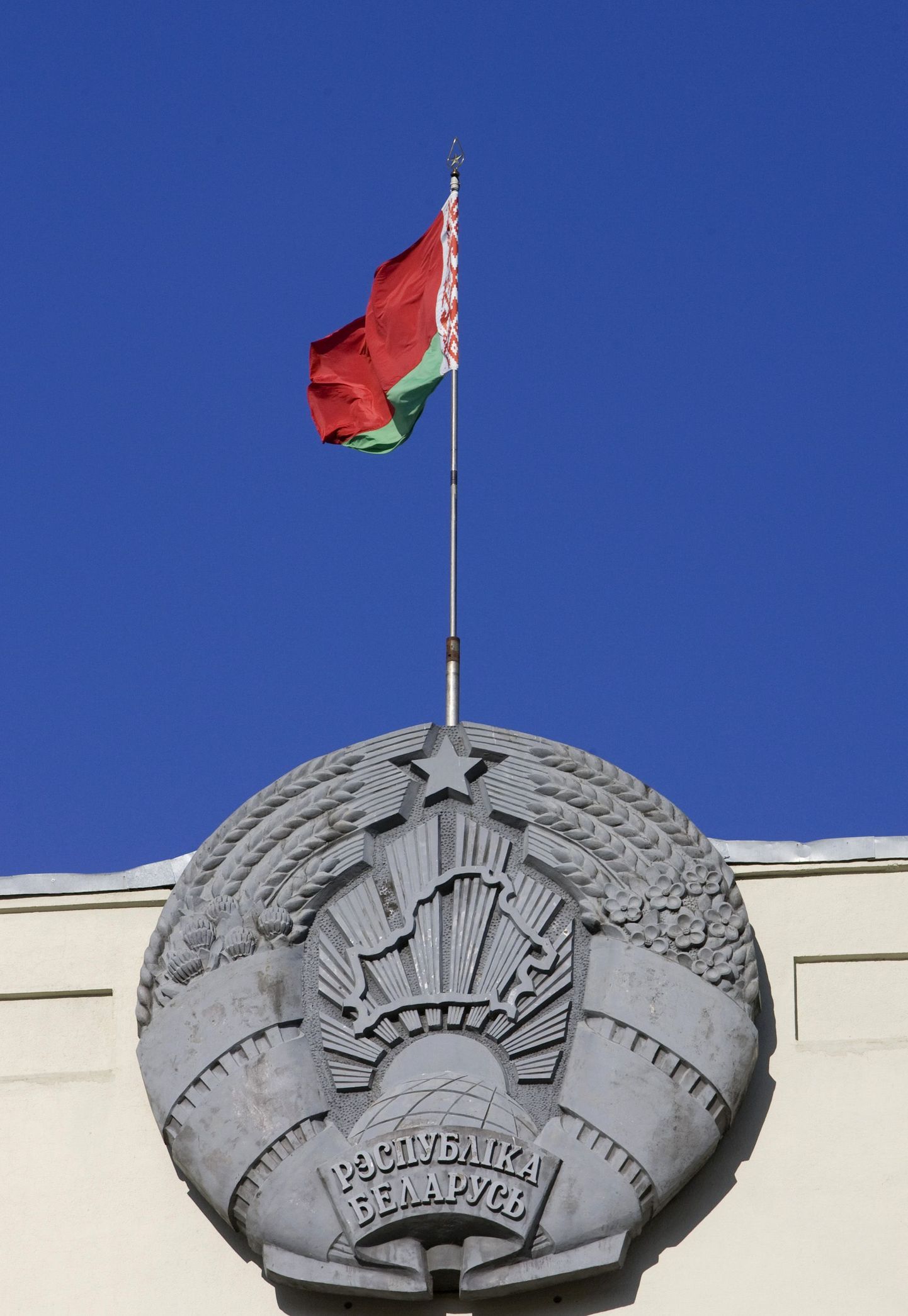 Valgevene lipp ja vapp