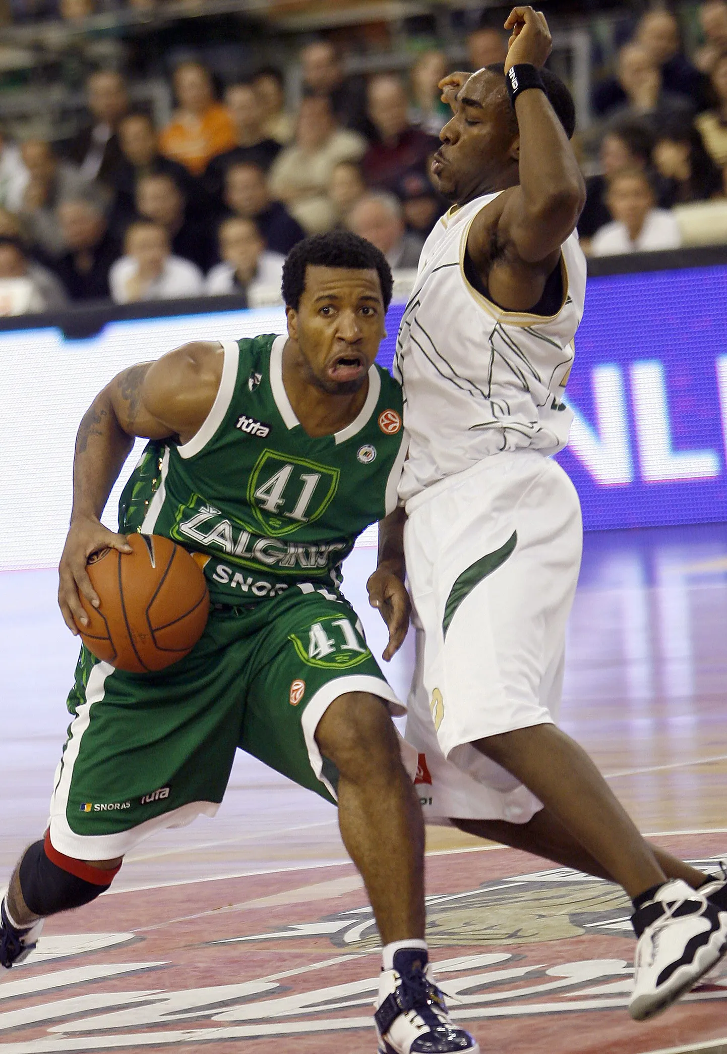 DeJuan Collins (rohelises)