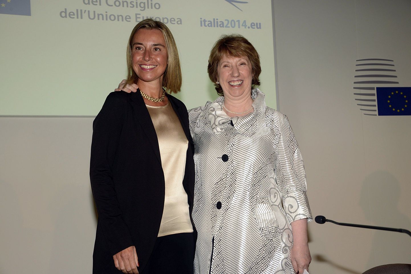 Itaalia välisminister Federica Mogherini (vasakul) koos Euroopa Liidu välispoliitikajuhi Catherine Ashtoniga täna Milanos.