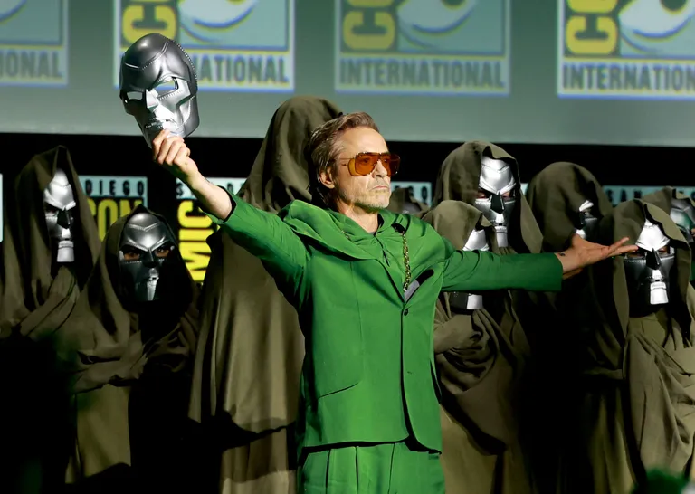 Robert Downey Jr. astus San Diego Comic-Conil publiku ette Doctor Doomi kostüümis.